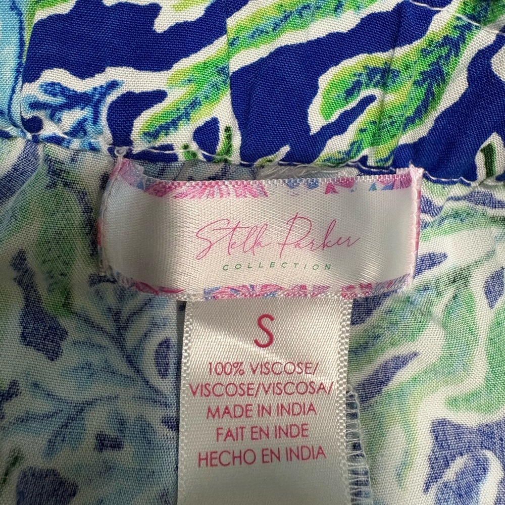 Floral Blue and Green Women's Shorts - Picture 7 of 7